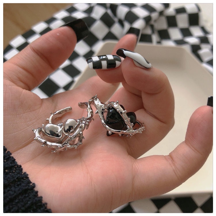 Nhẫn hở màu bạc hình trái tim có gai thời trang cho nữ