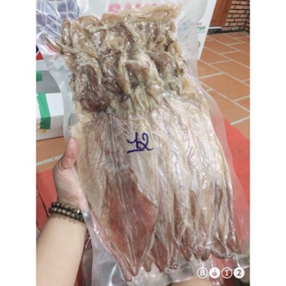 1 con mực khô lớn như hình ( size 11-15con / kg )