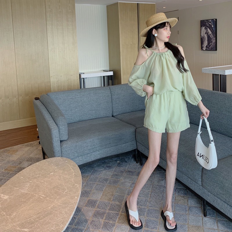 Bộ đũi áo tay phồng trễ vai thiết kế xếp ly kết hợp quần đùi mùa hè cho nữ | BigBuy360 - bigbuy360.vn