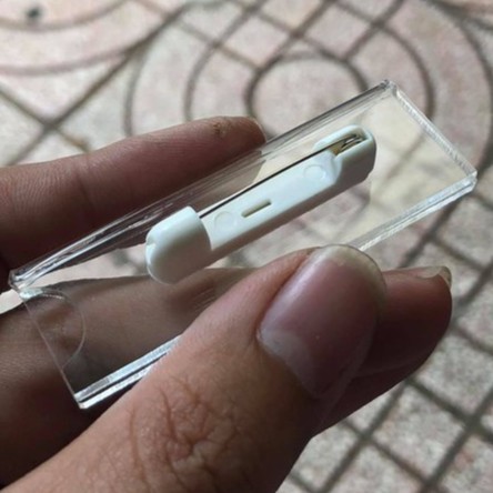 Bảng tên nhân viên mica gài ghim