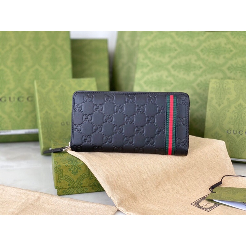 Ví nam ngang Gucci kiểu dáng cổ điển kéo khoá pvc nâu vải đỏ và xanh.