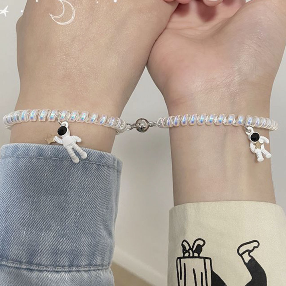 2 Vòng Tay Nam Châm Hình Nhà Du Hành Vũ Trụ Cho Cặp Đôi