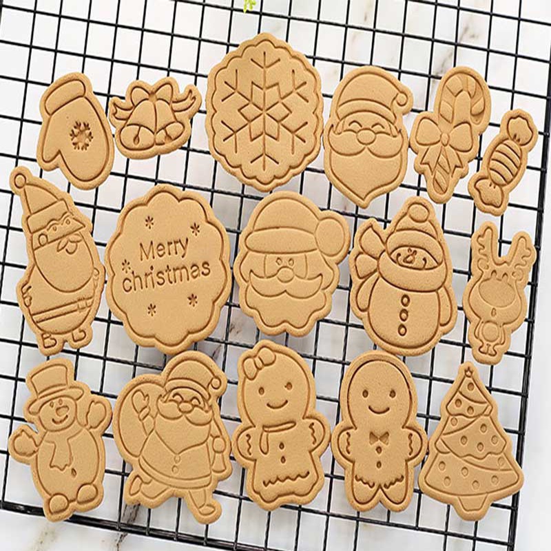 Bộ 8 Khuôn Làm Bánh Quy / Kẹo Đường Hình Ông Già Noel / Tuần Lộc 3D Bằng Nhựa Dễ Thương