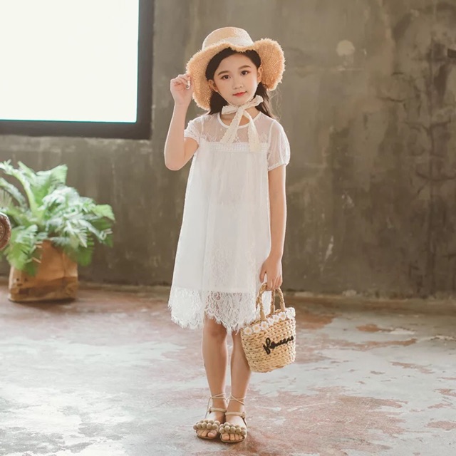 Váy ren trắng mẹ con