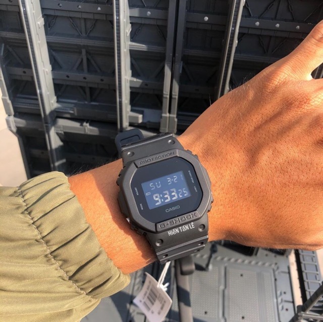 Đồng hồ nam nữ Casio G-shock DW-5600BB - Kích thước vỏ : 48,9×42,8×13,4mm