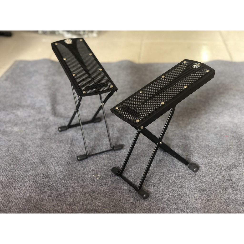 GHẾ GÁC CHÂN PERLMAN CHƠI ĐÀN GUITAR