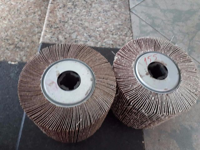 1 Cục Nhám trục xả sước Dùng cho máy trục ngang