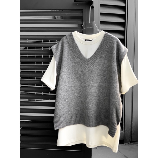 Áo gile len trơn cổ V basic form rộng oversize - CHUBBIE Wooden Top | BigBuy360 - bigbuy360.vn