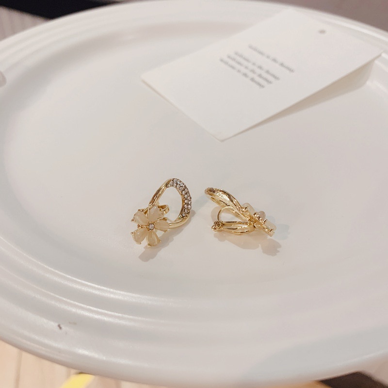 Khuyên Tai Kẹp Không Cần Xỏ Lỗ Hình Hoa Lá Dễ Thương Đơn Giản CE1101