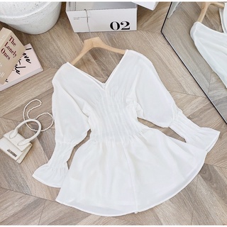 Đầm trắng cổ v xếp li eo tay dài