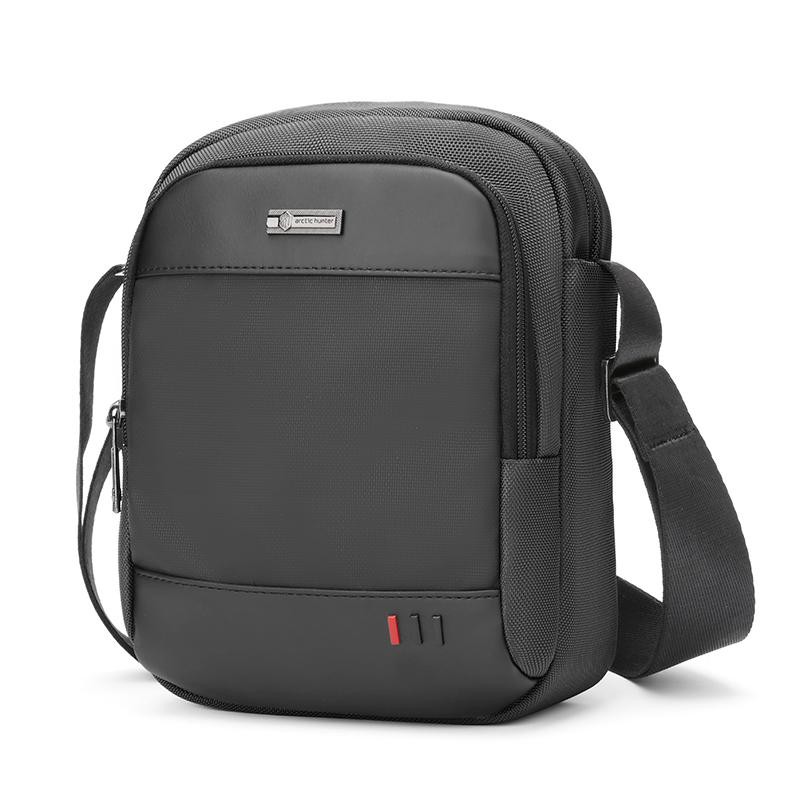 Arctic Hunter shoulder bag