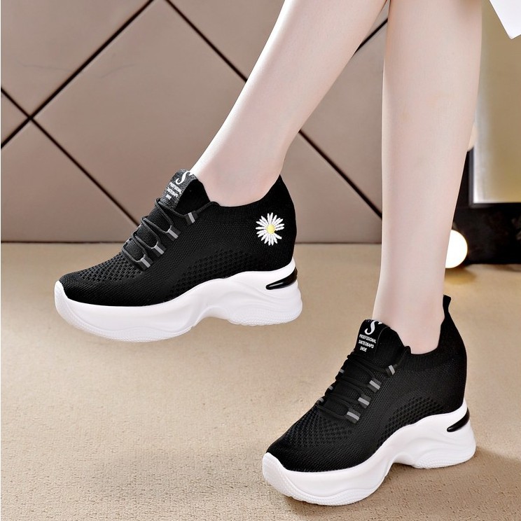 giày vải nữ Giày độn đế hoa cúc nữ Hot trend HAPU vải dệt thoáng khí cao 8cm 2021(trắng, đen)