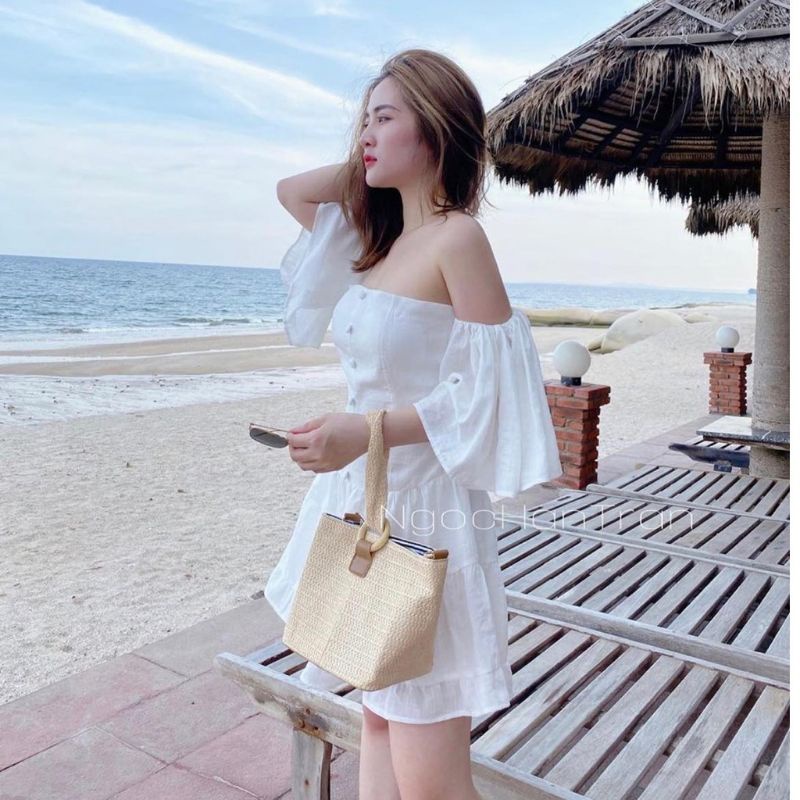 Đầm trễ vai tay loe nút bọc xếp tầng