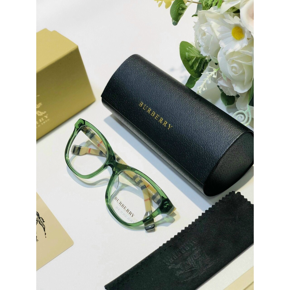 Kính Burberry