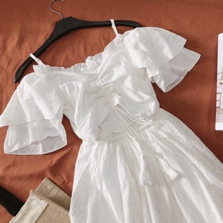 Đầm xô ren rớt vai cut-out eo