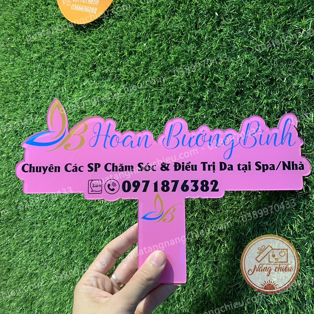 Bảng cầm tay đạo cụ chụp ảnh_ Bảng hiệu xinh giá rẻ_ Free thiểt kế