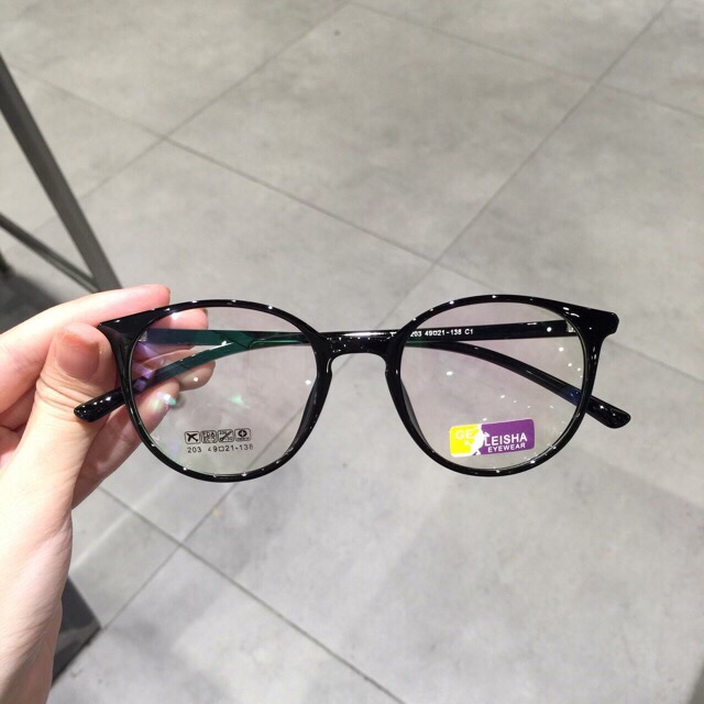 Kính cận gọng dẻo cực kì dễ đeo | BigBuy360 - bigbuy360.vn