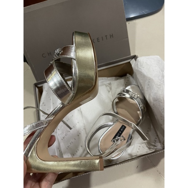 Giày xăng đan CHARLES & KEITH size 37