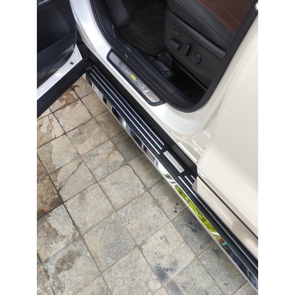 Bậc lên xuống, bệ bước chân cho Huyndai  Santafe 2013 - 2018