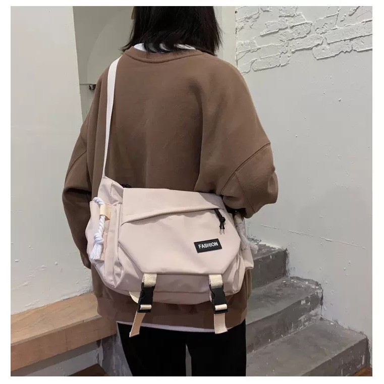 [Mã 12FASHIONSALE1 giảm 10k đơn 50k] Cặp sách đeo chéo vải chống thấm khóa bấm thời trang BAG U FS125 | BigBuy360 - bigbuy360.vn