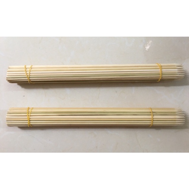 Que xiên thịt nướng xúc xích bằng tre