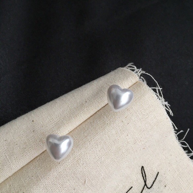 Bông tai trái tim bằng hạt châu sang trọng