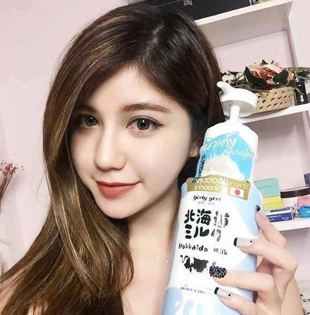 Sữa tắm trắng da HOKKAIDO MILK Whitening AHA Shower Cream