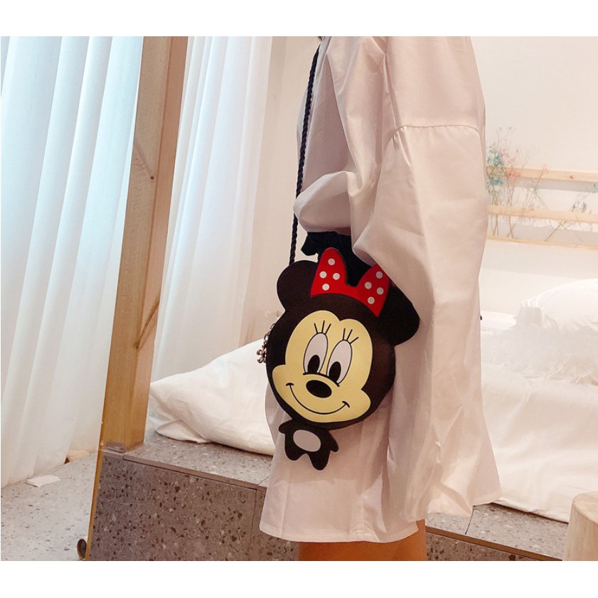 Túi đeo chéo bé gái Mickey Minnie nơ đỏ cho bé cực kì đáng yêu