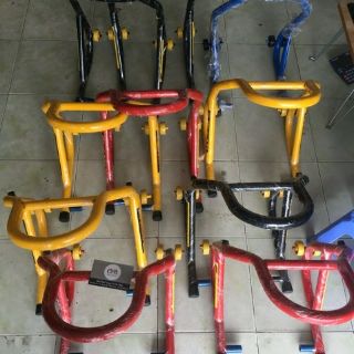 Bẫy nâng xe máy - chân chống xe máy