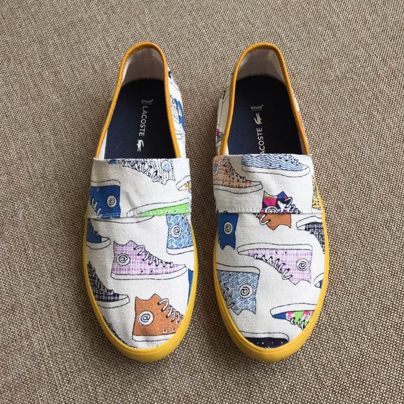 giày lười vải slip-on cho nam nữ mặt in họa tiết hình chiếc giày logo cá sấu lacote