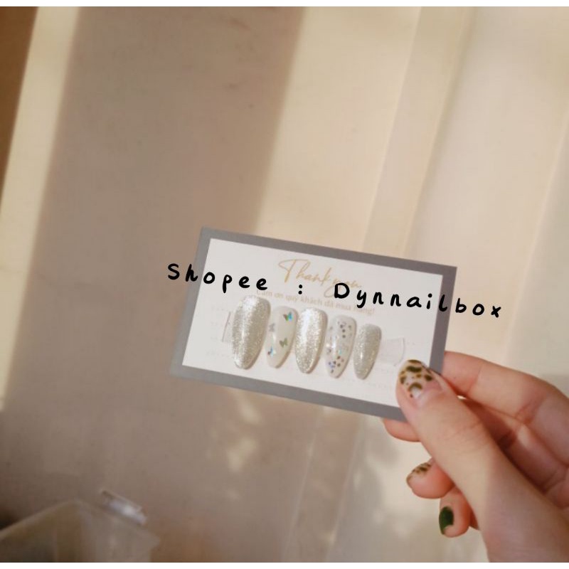 Nail box kim tuyến màu trắng