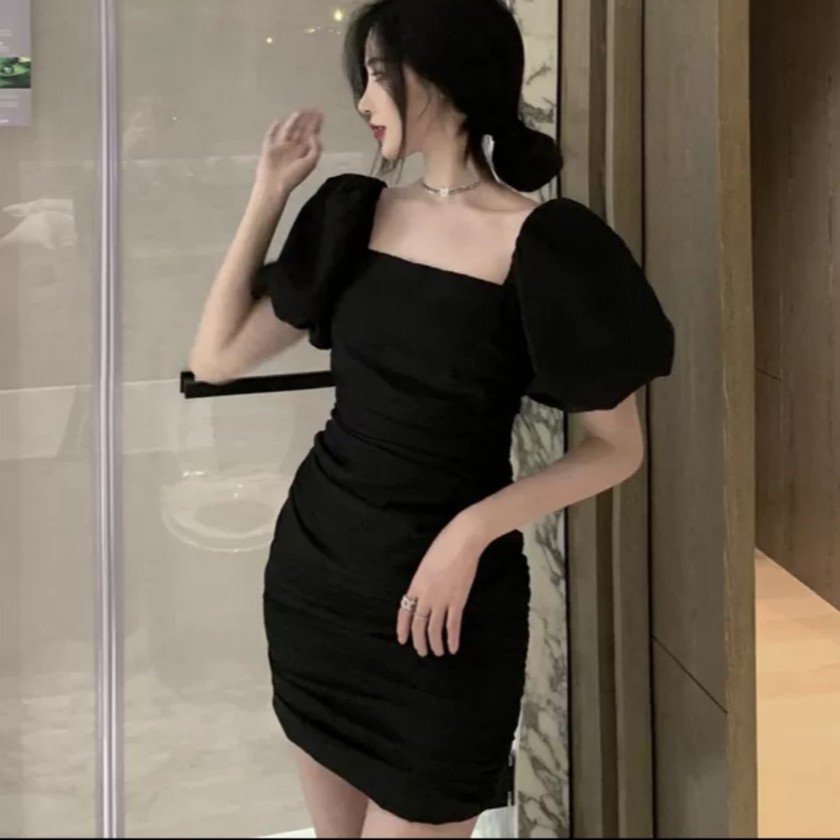 Đầm body nhúng đen cổ vuông tay phồng