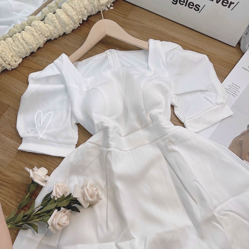 ĐẦM CỔ VUÔNG TAY NGẮN