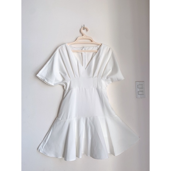 Đầm trắng thiết kế