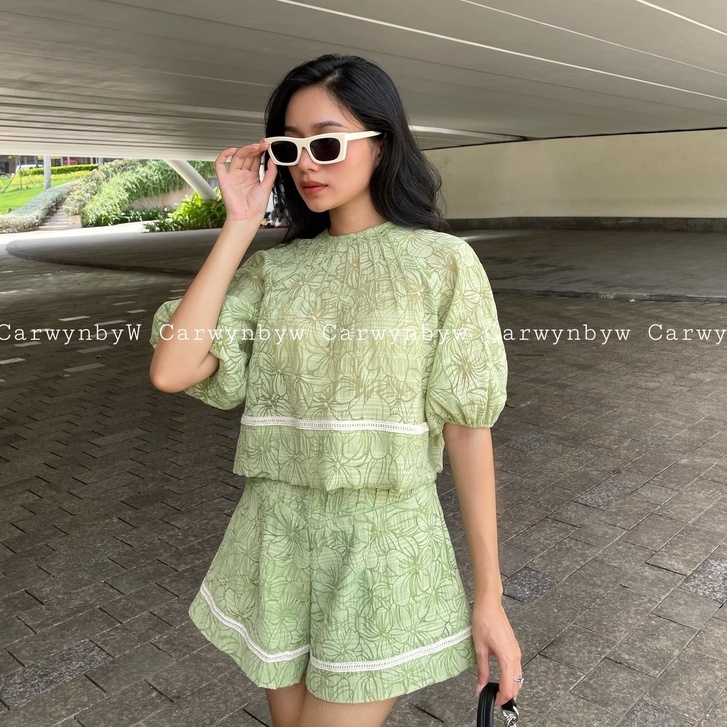 CarwynbyW - Set Áo Sốp Hoa Tay Phồng Quần Short Lưng Cao
