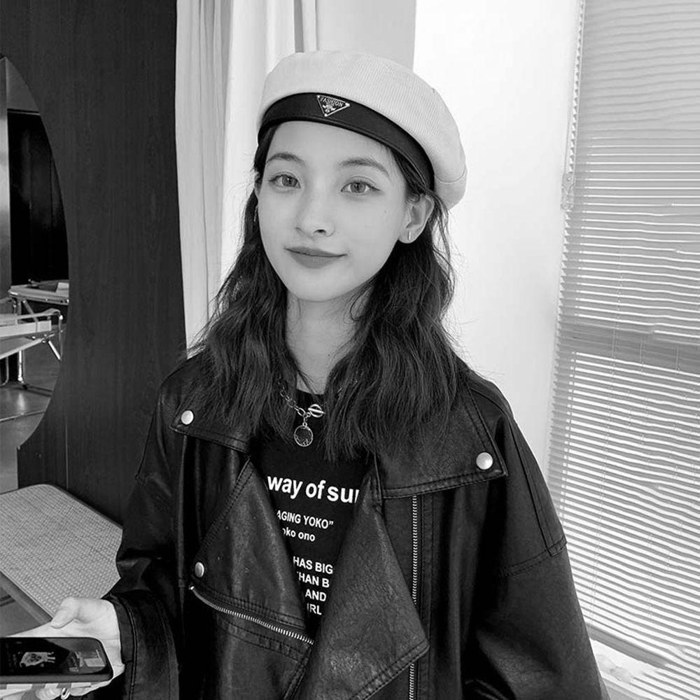 Mũ Beret Da Màu Trơn Đính Logo Kim Loại Hình Tam Giác Phong Cách Anh Quốc Thời Trang Mùa Đông Cho Nữ