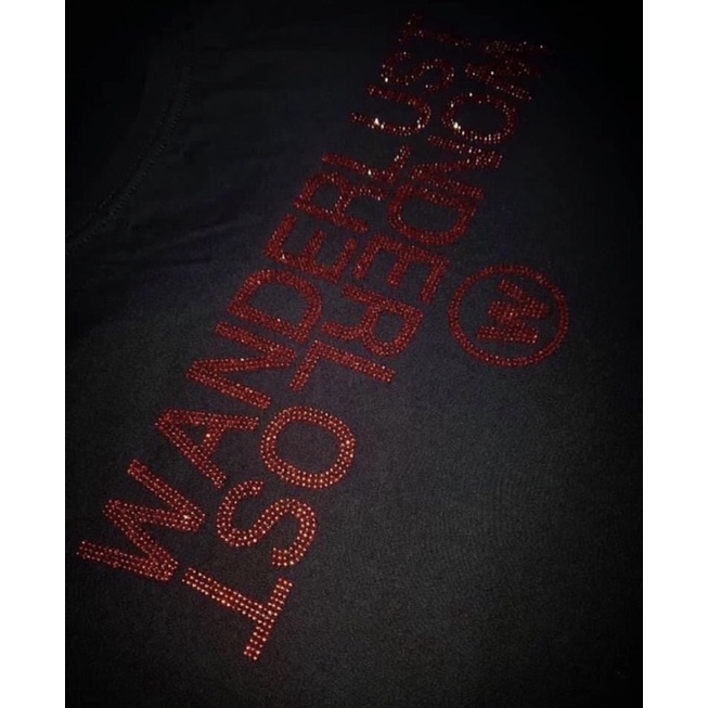 WNDR1ST ĐÁ ĐỎ T-SHIRT.