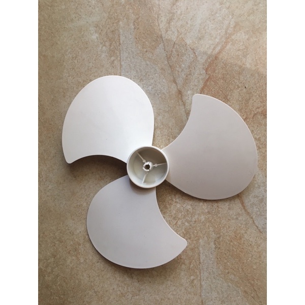Cánh quạt B2 sải cánh 20cm lỗ trục 6mm