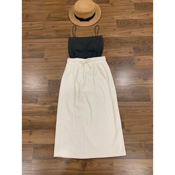 Chân váy nhung trắng kem