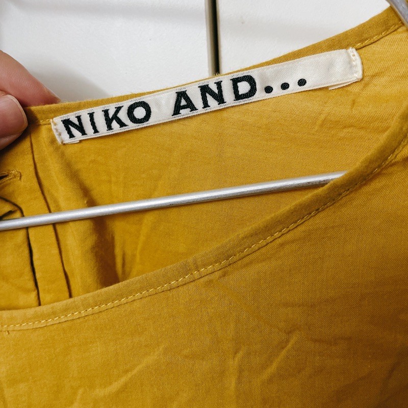 Thanh lý áo kiểu xuất Hàn màu vàng mù tạt - size L