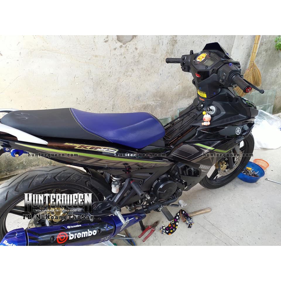 Tem Exciter 150, MX nhọn sọc. Xe đen. Chất liệu candy