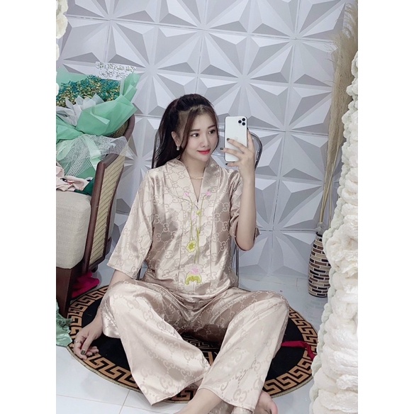 Bộ lam đi chùa hoa sen