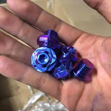 ỐC MÂM LỬA TITAN GR5 CHO EX 150