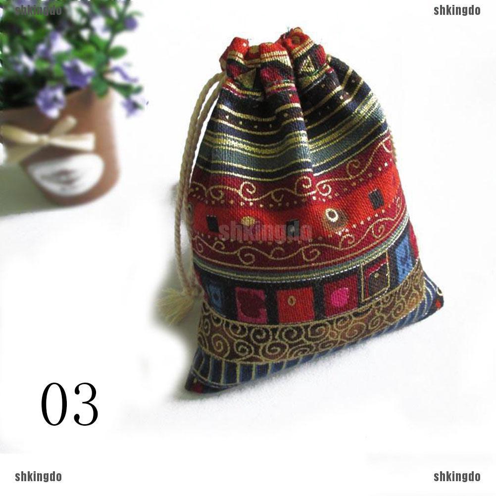 3 chiếc túi dây rút phong cách thổ cẩm độc đáo