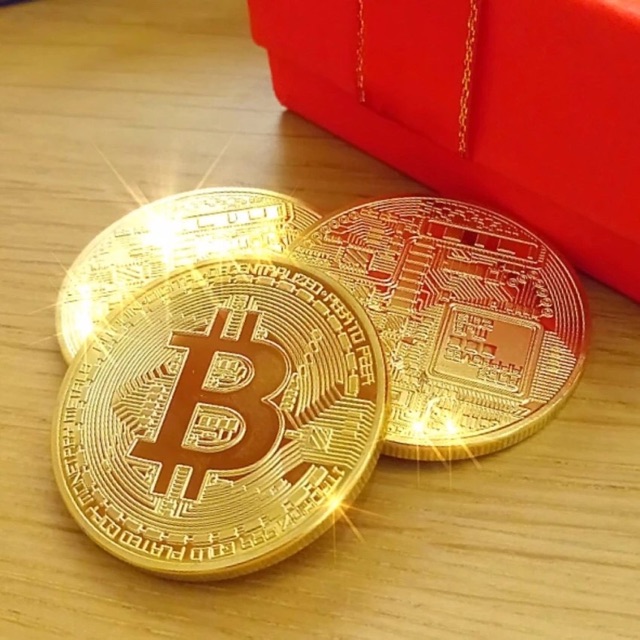 Đồng Bitcoin mạ vàng 24K lưu niệm