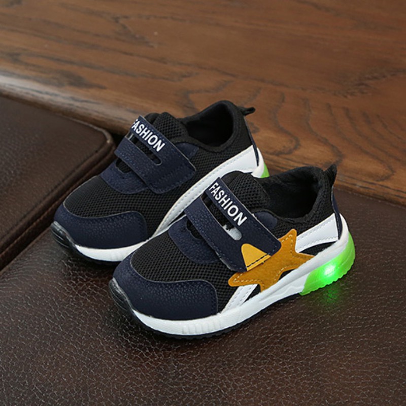 Giày Sneaker đế có đèn led xinh xắn cho các bé