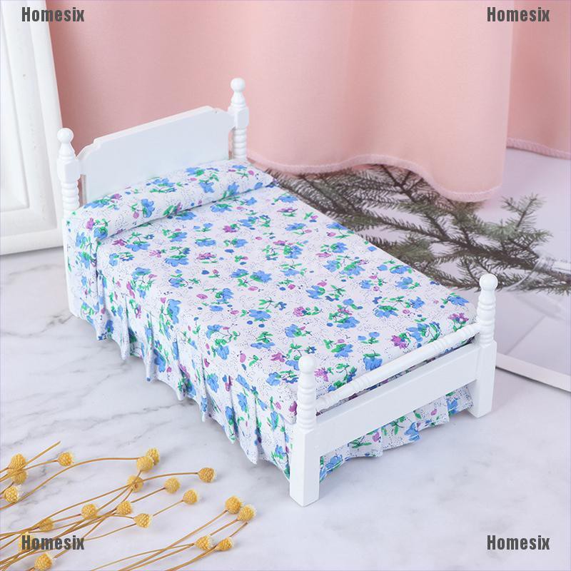 [HoMSI] 1Pc 1:12 Dollhouse Mini Wooden Bed With Pillow Furniture Model Doll House Decor SUU