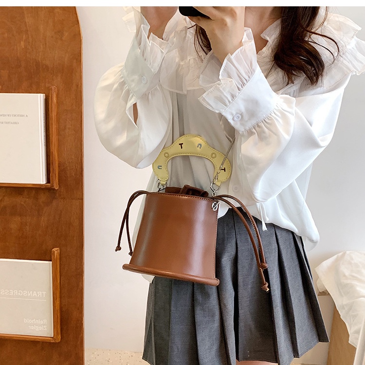 Túi đeo vai IELGY thiết kế đơn giản dễ phối đồ cho nữ