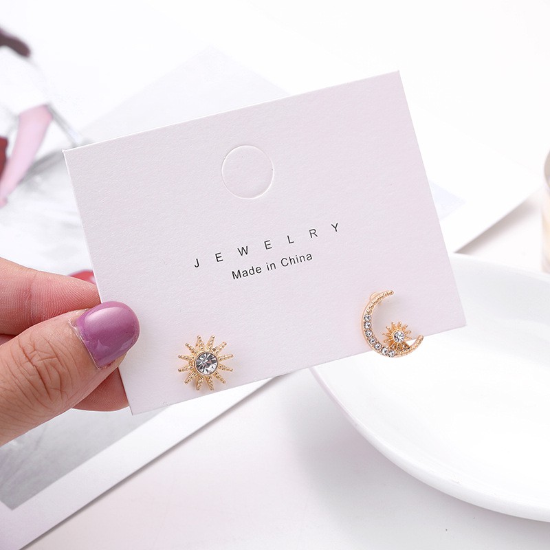 Khuyên tai kẹp không bấm lỗ chốt cố định K217 bằng nhựa hình mặt trăng đính đá dáng ngắn Leous Accessories