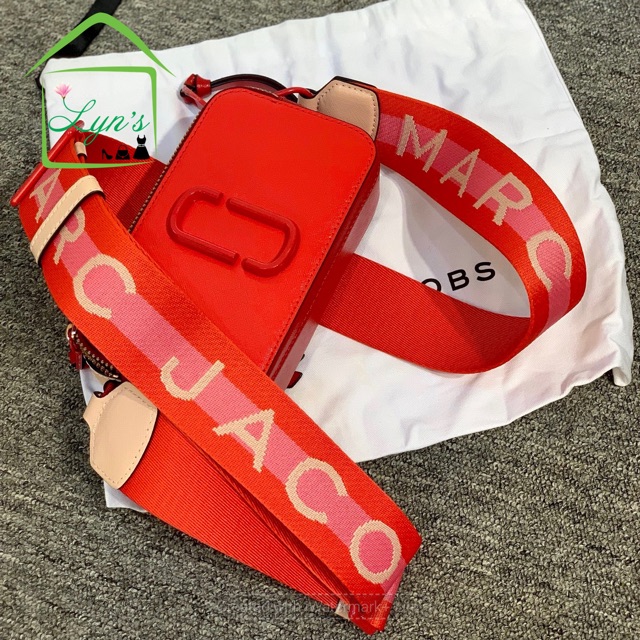 Túi Marc Jacobs Snapshot đỏ cam phối dây chữ Marc Jacobs mẫu cũ sót 1 xả kho